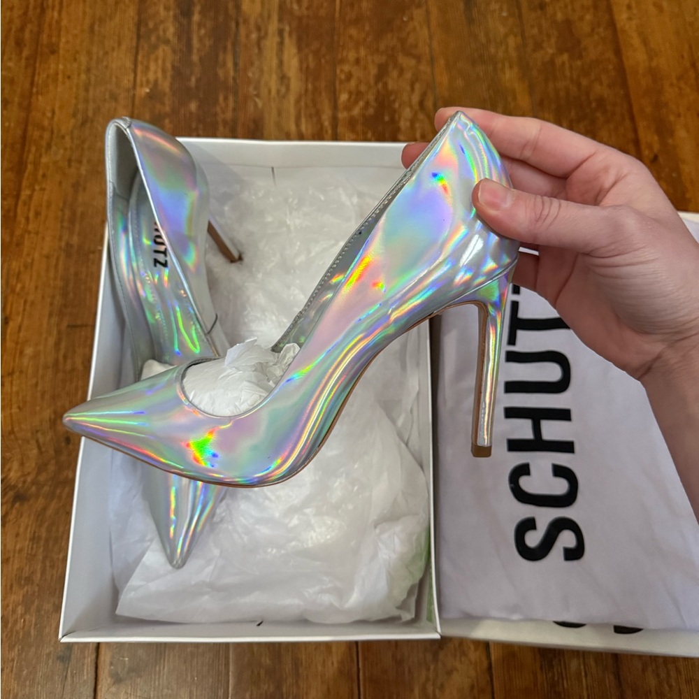 Schutz patent pumps